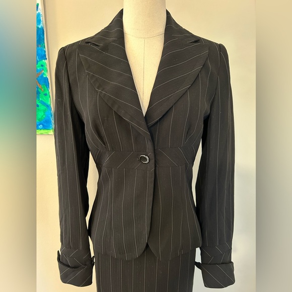 Bergamo Studio Suit - Picture 1 of 12